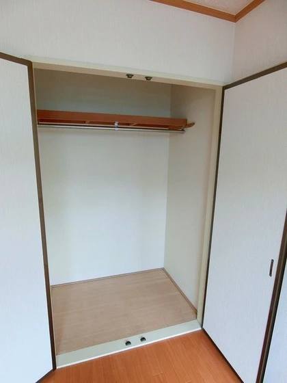 プレジール吉川 A棟