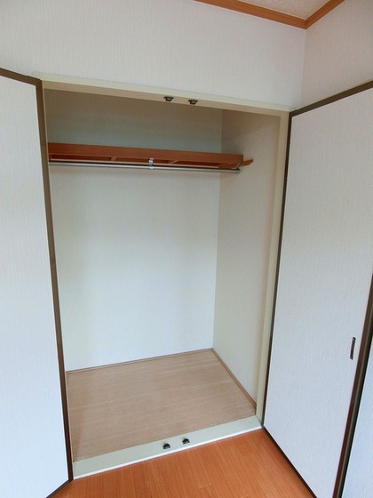 プレジール吉川 A棟