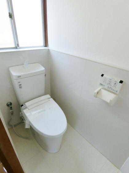 尾長東二丁目貸家 右