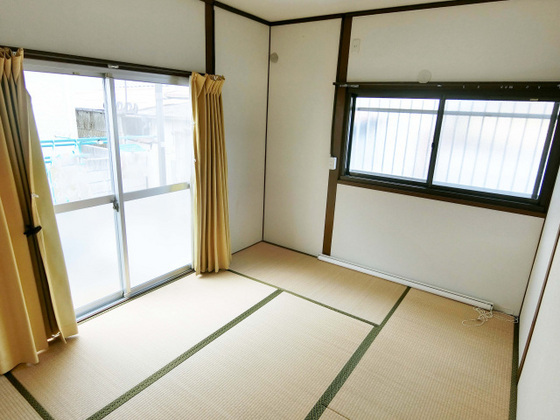 尾長東二丁目貸家 右