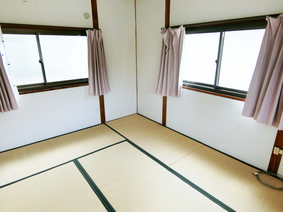 尾長東二丁目貸家 右