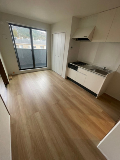 クレスト寺家駅前