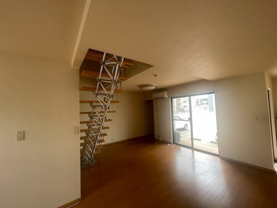 ユートピア今保A