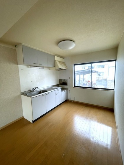 ユートピア今保A