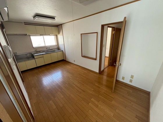 江波アパート(右)