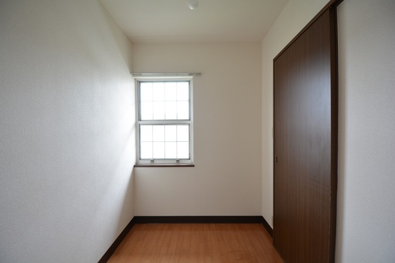 ファミーユ21 西