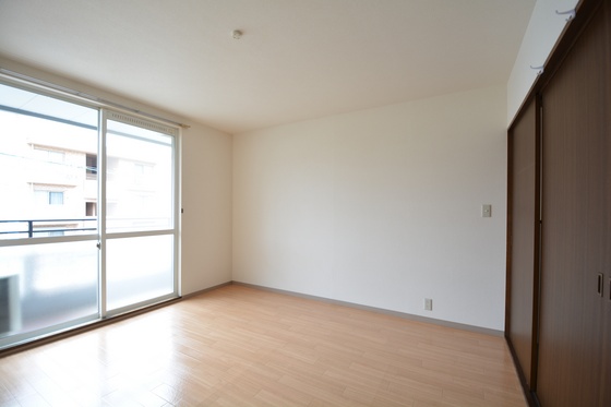 ファミーユ21 西