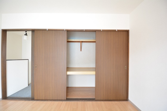 ファミーユ21 西