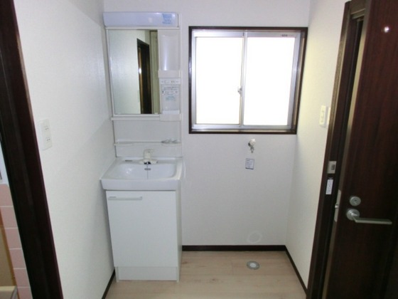 東岡山駅前貸家