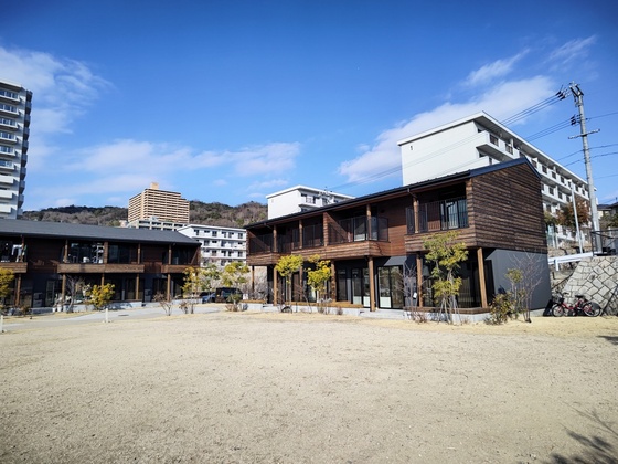 SATONOWA TERRACE 東棟