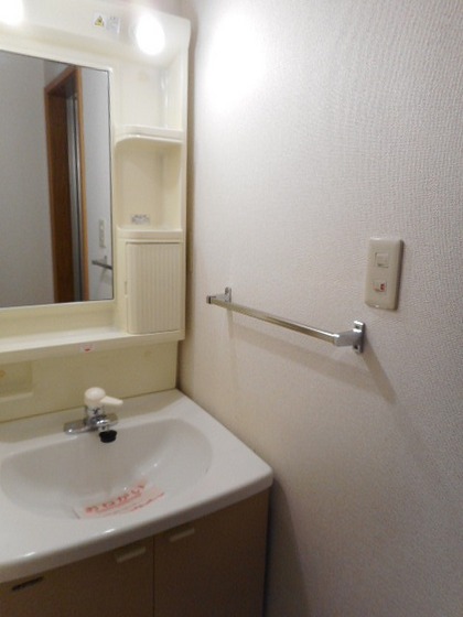 ヴィラフローラE