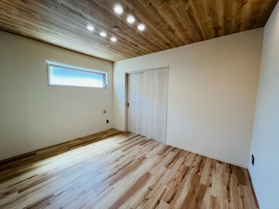 カーリー・ダダン元町