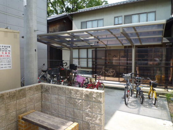 リースランド今 A棟