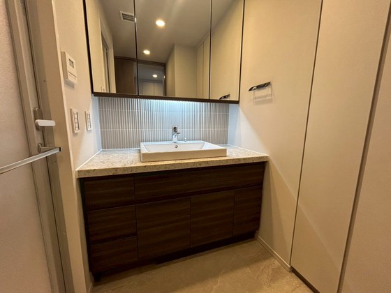 ザ・ライオンズ横川