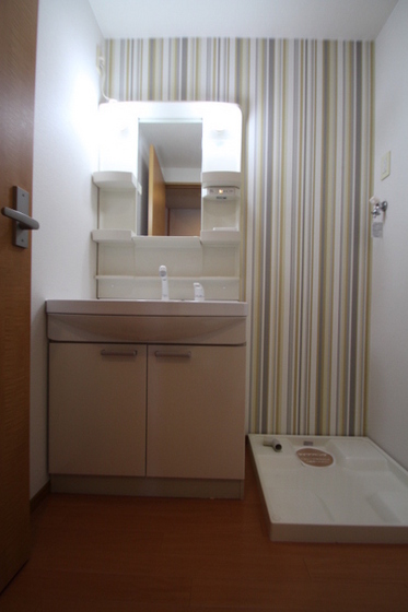 リースランド福島 B棟