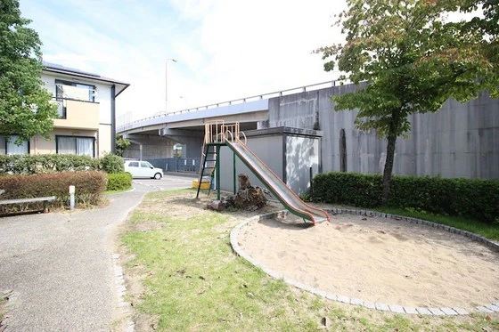 サンビレッジ西大寺 D