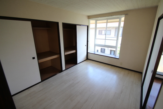 グランドール中井 A