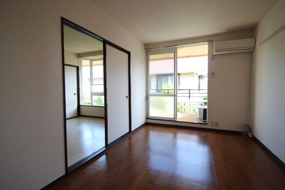 グランドール中井 A